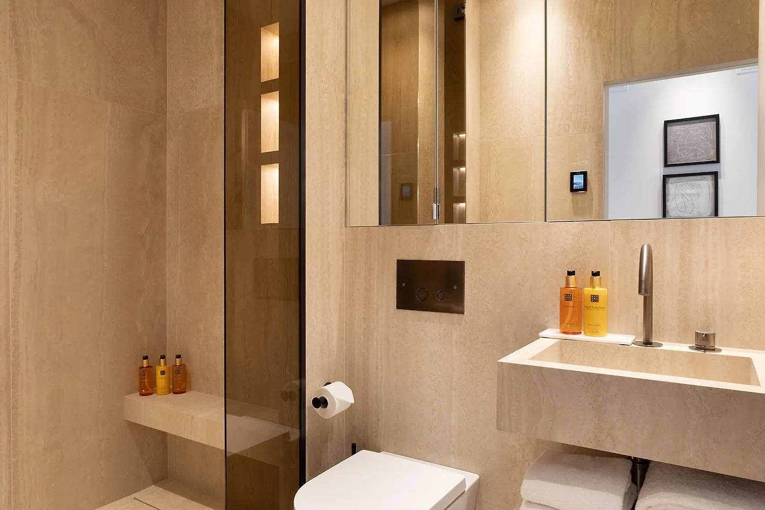 Thelander - Serviced In Champs Elysees *